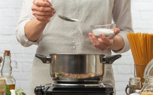 Dùng muối khôn ngoan để bảo vệ sức khỏe