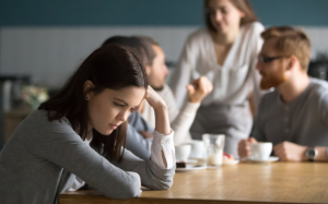 Sống khép kín quá mức có thể mắc rối loạn nhân cách phân liệt