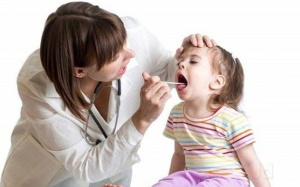 Cách chăm sóc trẻ khi bị viêm amidan