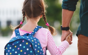 Giúp con hòa nhập với ngôi trường mới