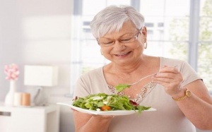 5 thực phẩm chống viêm tốt cho phụ nữ sau 50 tuổi