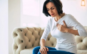 Điểm mặt nguyên nhân ẩn sau cơn đau ngực của phụ nữ