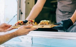 Hàng loạt du khách bị ngộ độc botulinum tại Italia