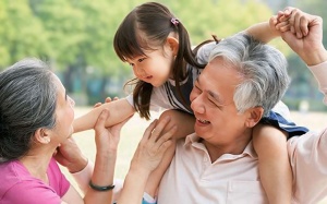 Cơ hội nâng cao sức khỏe khi lên chức ông bà