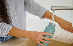 Vệ sinh bình nước đúng cách