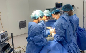 Hy hữu: Mổ sỏi mật cho người có trái tim bên phải, phủ tạng đảo ngược