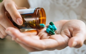 Dùng TPBVSK Vương Lão Kiện cùng thuốc chống động kinh có được không?