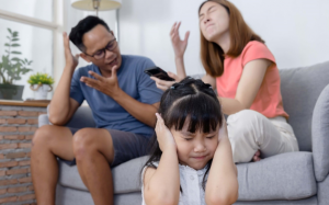 Cha mẹ cần giữ bình tĩnh để con cảm thấy an toàn 