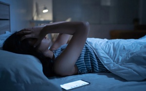 Tuổi mãn kinh có nên dùng melatonin?