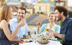 Ăn uống lành mạnh hơn nhờ các mối quan hệ xã hội