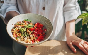 Bổ sung vi chất thế nào khi chuyển sang chế độ ăn nền thực vật?