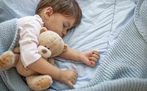 Hình thành thói quen đi ngủ khoa học cho trẻ