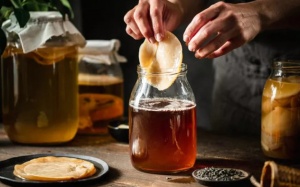 Bạn đã biết cách tự làm trà kombucha đơn giản ngay tại nhà?