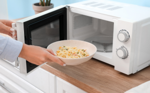 Lò vi sóng có làm thay đổi giá trị dinh dưỡng của món ăn?