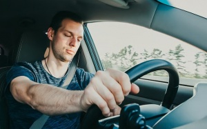 Cảnh báo lái xe khi mệt mỏi cũng nguy hiểm như đang say rượu