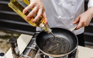 Loại dầu ăn nào tốt cho sức khỏe nên dùng khi nấu ăn?