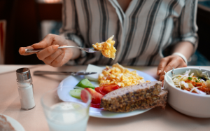 Lý do nên chia đều lượng protein tiêu thụ trong ngày