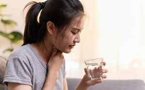 5 thói quen khiến bạn đau họng và cách cải thiện