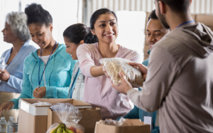 Giúp đỡ người khác có thể giúp ngăn ngừa suy giảm nhận thức