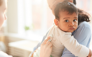 Bảo vệ sức khỏe trẻ em trong giai đoạn chuyển mùa