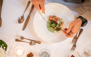 Có nên ăn tối sớm hơn vào mùa Đông?