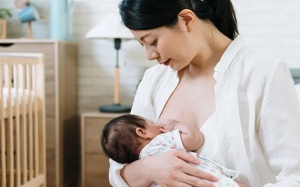 Mẹ sau sinh nên ăn gì để sữa nhanh về?