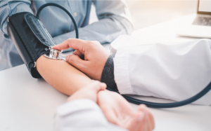 Vì sao tăng huyết áp đang trẻ hoá với tốc độ chóng mặt?