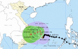 Áp thấp nhiệt đới 'bám đuôi' bão số 15 trên biển Đông