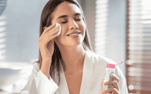 Nước tẩy trang lành tính hay gây hại cho da?