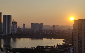 Thời tiết cuối tuần: Đất liền ngày nắng, trên biển cảnh báo sóng lớn