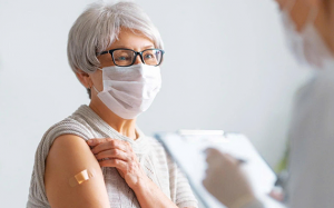 Tiêm vaccine RSV - bảo vệ người cao tuổi