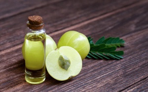 Bí quyết chăm sóc tóc khỏe, bóng mượt với dầu amla