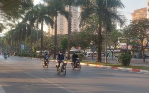 Bắc Bộ hửng nắng, Trung Bộ mưa rào rải rác