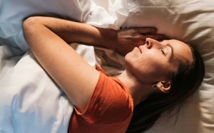 Chuyên gia chia sẻ 5 mẹo đơn giản giúp ngủ ngon hơn