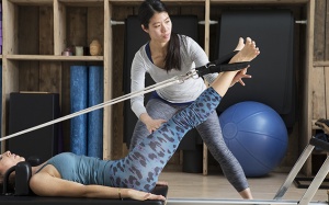 Tập Pilates với máy Reformer bị chóng mặt có sao không?