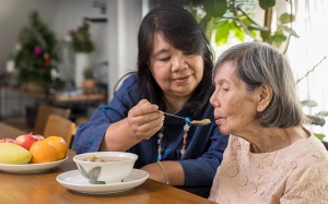 Chế độ ăn thân thiện với người bệnh Parkinson