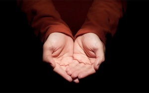 Run chân tay sau phẫu thuật não ở người trẻ tuổi phải làm sao?