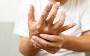 Bệnh Parkinson: Không dùng thuốc Tây mà chỉ dùng TPBVSK Vương Lão Kiện được không?