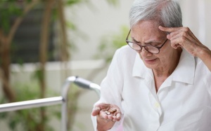 Phát hiện mới hé lộ vai trò của vitamin B12 trong lão hóa