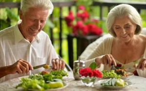 Người bị run tay run chân nên ăn gì và kiêng ăn gì?