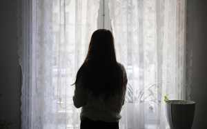 Ở lâu trong không gian kín ảnh hưởng thế nào đến tinh thần?