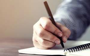 Bị run tay khi cầm bút viết nên đi khám ở đâu?