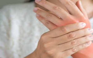 Thận trọng với các biến chứng viêm khớp dạng thấp