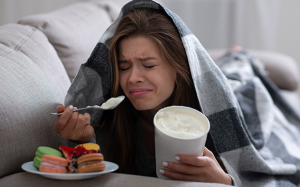 Vì sao bạn dễ ăn nhiều hơn khi căng thẳng?