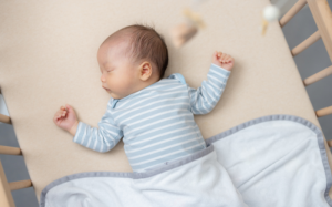 Infographic: Những lầm tưởng về giấc ngủ của trẻ sơ sinh khiến cha mẹ dễ lo lắng