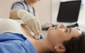 Những dấu hiệu cảnh báo bướu cổ và cách chăm sóc tuyến giáp
