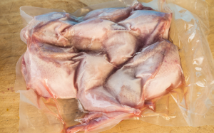 Rã đông thịt gà đúng cách để tránh nguy cơ ngộ độc