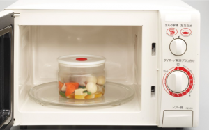 Nhựa “an toàn” dùng cho lò vi sóng: Có thực sự vô hại?