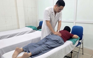 Điều trị đau lưng do trượt đốt sống bằng Y học cổ truyền