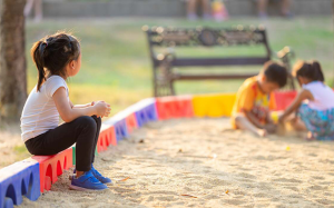 Cha mẹ giúp trẻ 'hóa giải' nỗi cô đơn thế nào? 